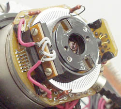 35-motor-encoder.jpg (25097 bytes)