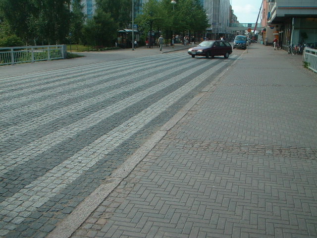 30 jul 2003 Long zebra crossing in Oulu keskusta
