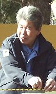 classwarcriminal_seibu06123b.jpg撤去中もタバコをふかす糞野郎。