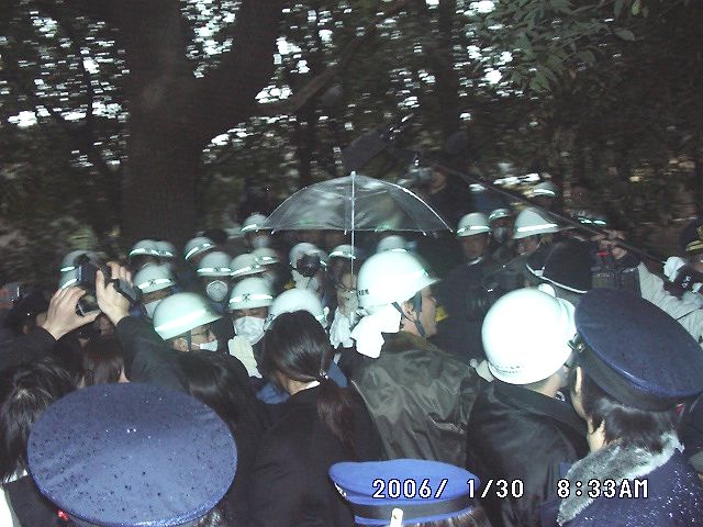 utsubo_theystorminto06130.jpg