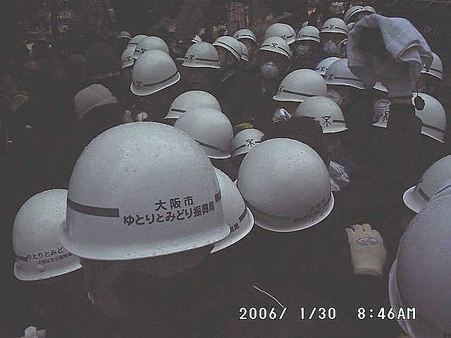 utsubo_theystorminto06130b.jpg