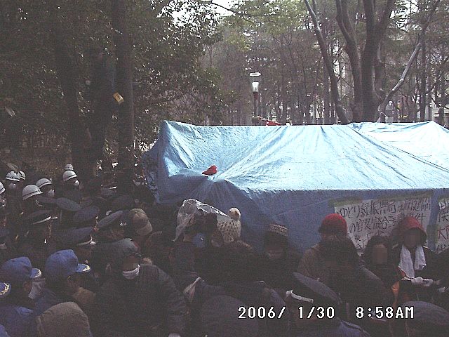 utsubo_theystorminto06130e.jpg