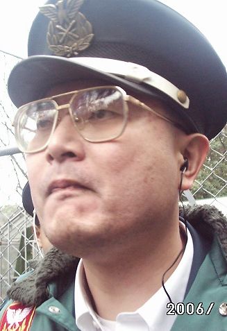 utsubopark_criminalofclasswar06130guard2.jpg
