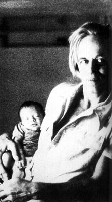 Kinski with Nanhoi (23KB)