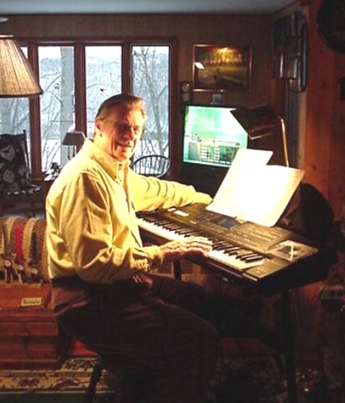 geoatpiano2.jpg (91369 bytes)