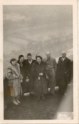 Pa_Ma_en_nog_2_koppels_op_de_Eiffeltoren
