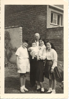 Pa_houd_Jacques_vast_met_Bea_Nori_en_Phillipe