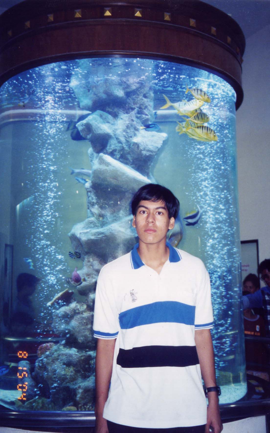 [The huge cylindrical tank at Beung Chawak, Suphanburi (Photo taken since 15/08/04)]