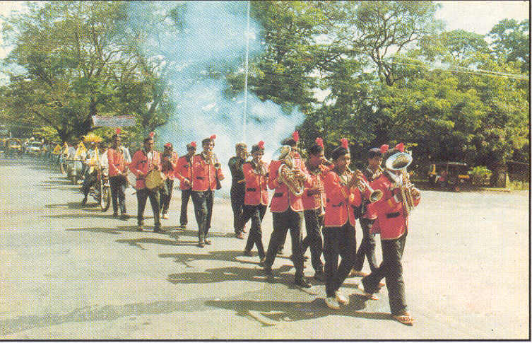 band.jpg (87624 bytes)