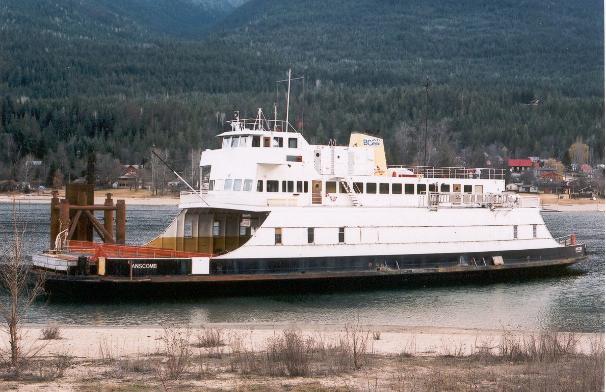 Old ferry sinks