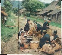 Akha wayfarers call a halt in Muong Sing for lunch.