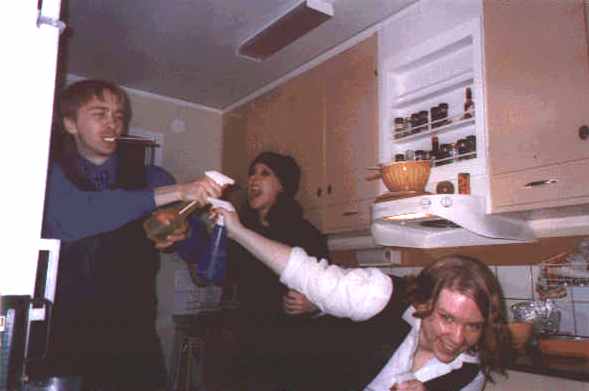 Sven, Emelie och Lisa konstaterar att blod är tjockare än vatten.
