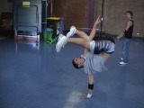 Fworxz holdin' a pose mid way fick back