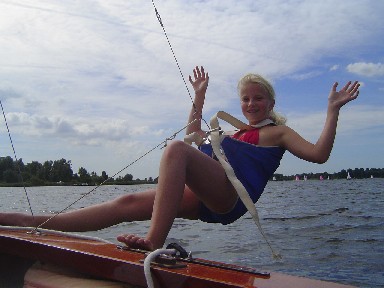 See how Britt enjoys hanging in the trapeze of our Schakel