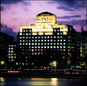 Beautiful Shell Mex House by night