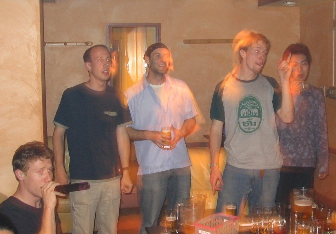 tim singing with his backing group (richie, riley, frans and ito)