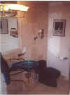 modernbath.jpg (47550 bytes)