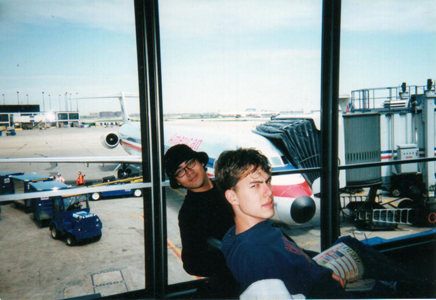 Chicago Airport, first time i saw a airplane with a flat tire. joking.....