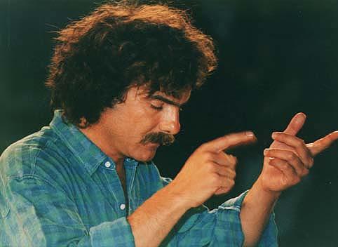 Kyriakos Sfetsas conducting his Lyrical Suite