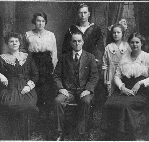 Leonard Beach family, circa 1915.