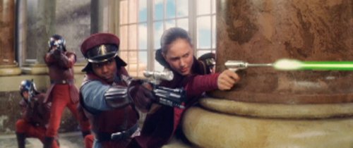 Padm� attempts to take back her throne room with the help of her ELG-3a