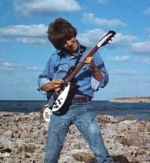 Is this what George would look like singing to Lizzy? 1965.
