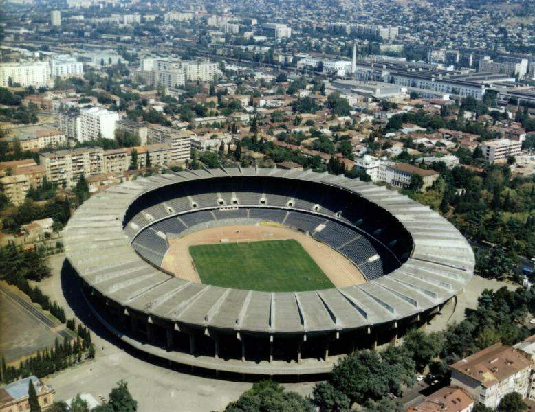 Boris_Paichadze_Stadium.jpg (95967 bytes)
