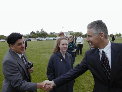 governor1.jpg (27866 bytes)