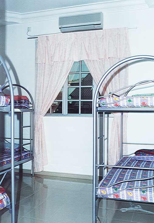 room.jpg (48221 bytes)