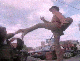 Caine lutando kungfu