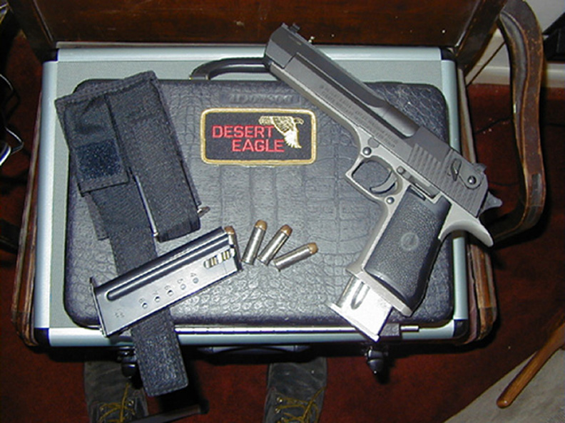 Magnum Research Desert Eagle Mk VII w/extended magazine;&nbsp; .44 Magnum