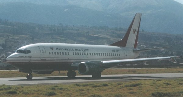 Avi�n Presidencial B737-500 en Cuzco