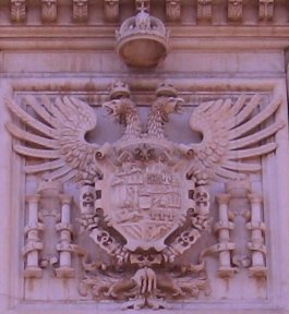  Fastigio recante lo stemma di Carlo V - L'Aquila - Abruzzo - Italia