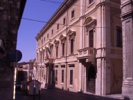 Palazzo Quinzi (sede Universit� di L'Aquila) - L'Aquila - Abruzzo - Italia