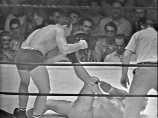 O'Connors grabs Buddy's leg