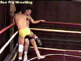 Jason traps El  Le�n in the corner