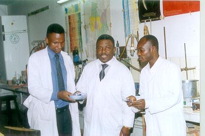 Prof. Mbemba et ses Assistants