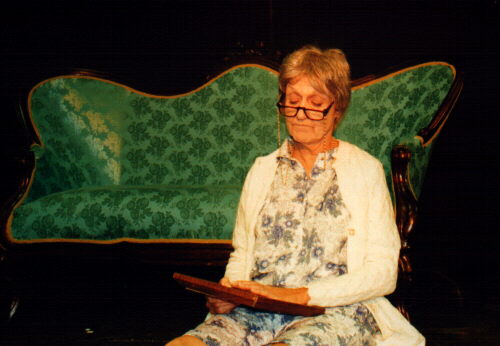 hed4.jpg (32780 bytes)