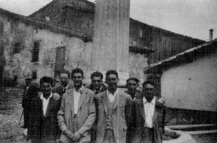Grupo de amigos en la fuente
