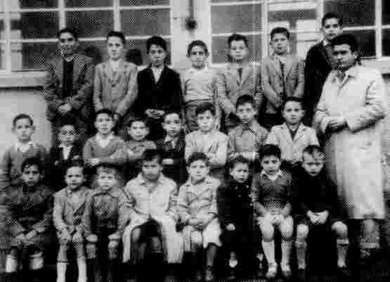 Ni�os en las antiguas escuelas