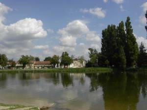 lake in st jean d'angely