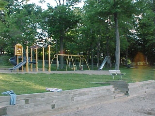 beach1.jpg (48850 bytes)
