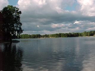 lake2.jpg (11351 bytes)