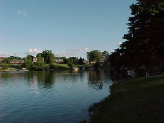 lake3.jpg (23513 bytes)