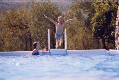 tuffo in piscina