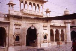 466.Deshnok-Karni_Mata-Rat_temple.jpg