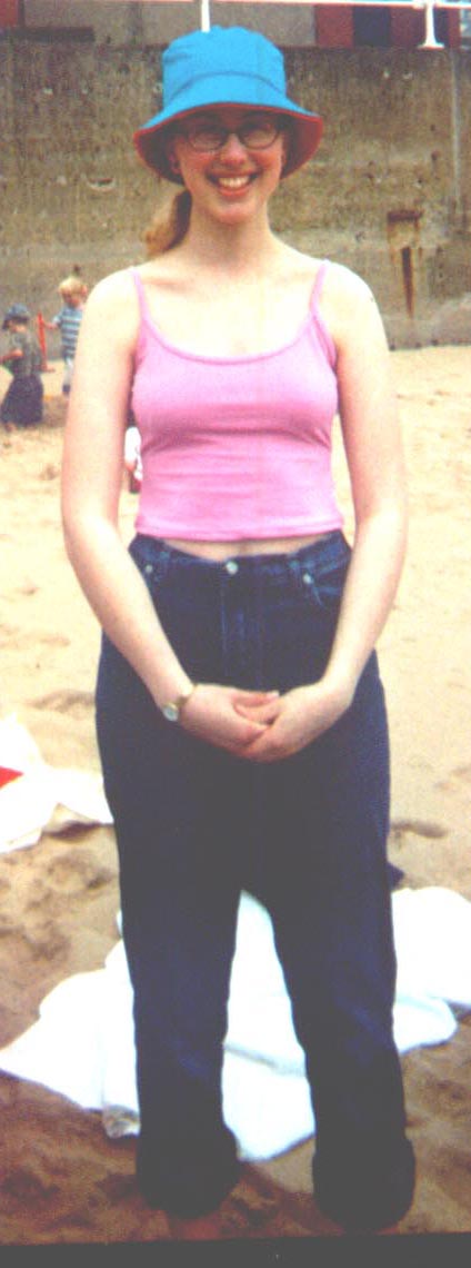 claire looked fetching in a clash-tastic blue hat