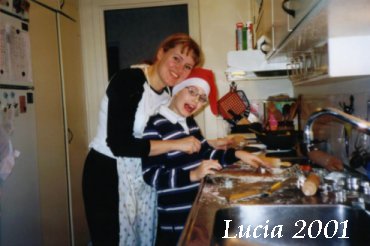 Mamm och jag bakar pepparkakor p� luciaafton