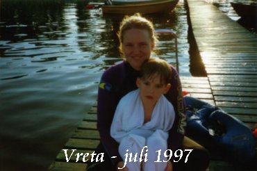 Jag och mamma p� bryggan p� landet