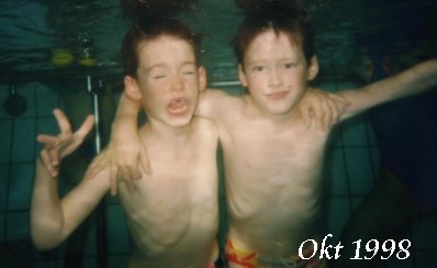 Dyker med brorsan p� Beckis-badet
